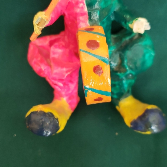 Two Paper Mache Clowns - Picture 5 of 8